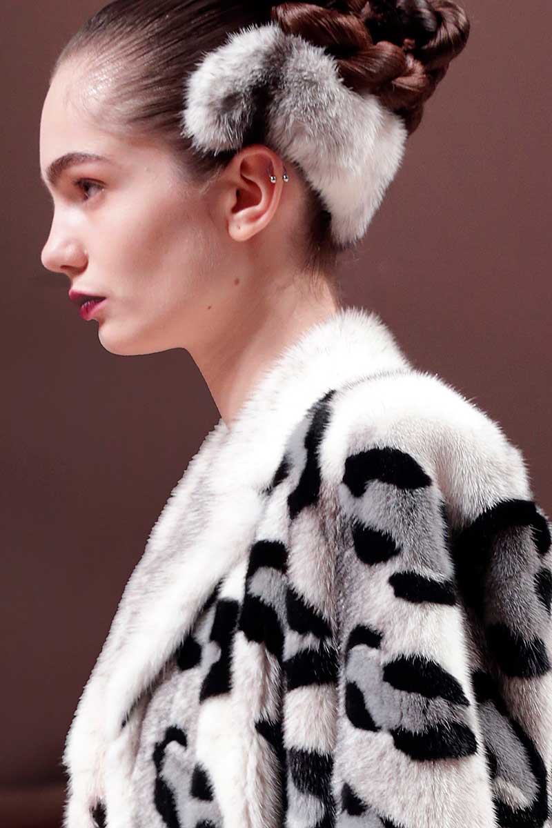 Accessori moda donna inverno 2020 2021. Cerchietti per capelli luccicanti, bellissimi, divertenti