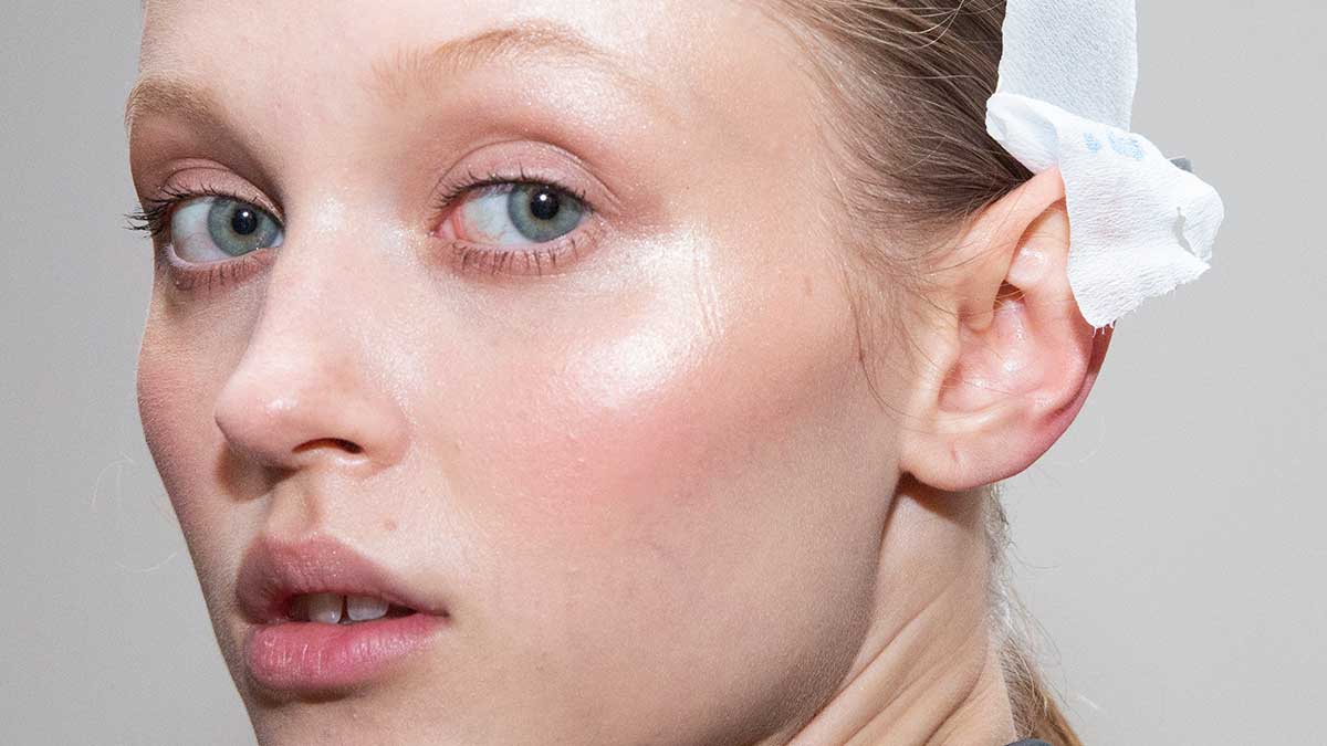 Tendenze trucco e cura della pelle 2021. 18 consigli anti-aging che dovete assolutamente conoscere - Foto Charlotte Mesman