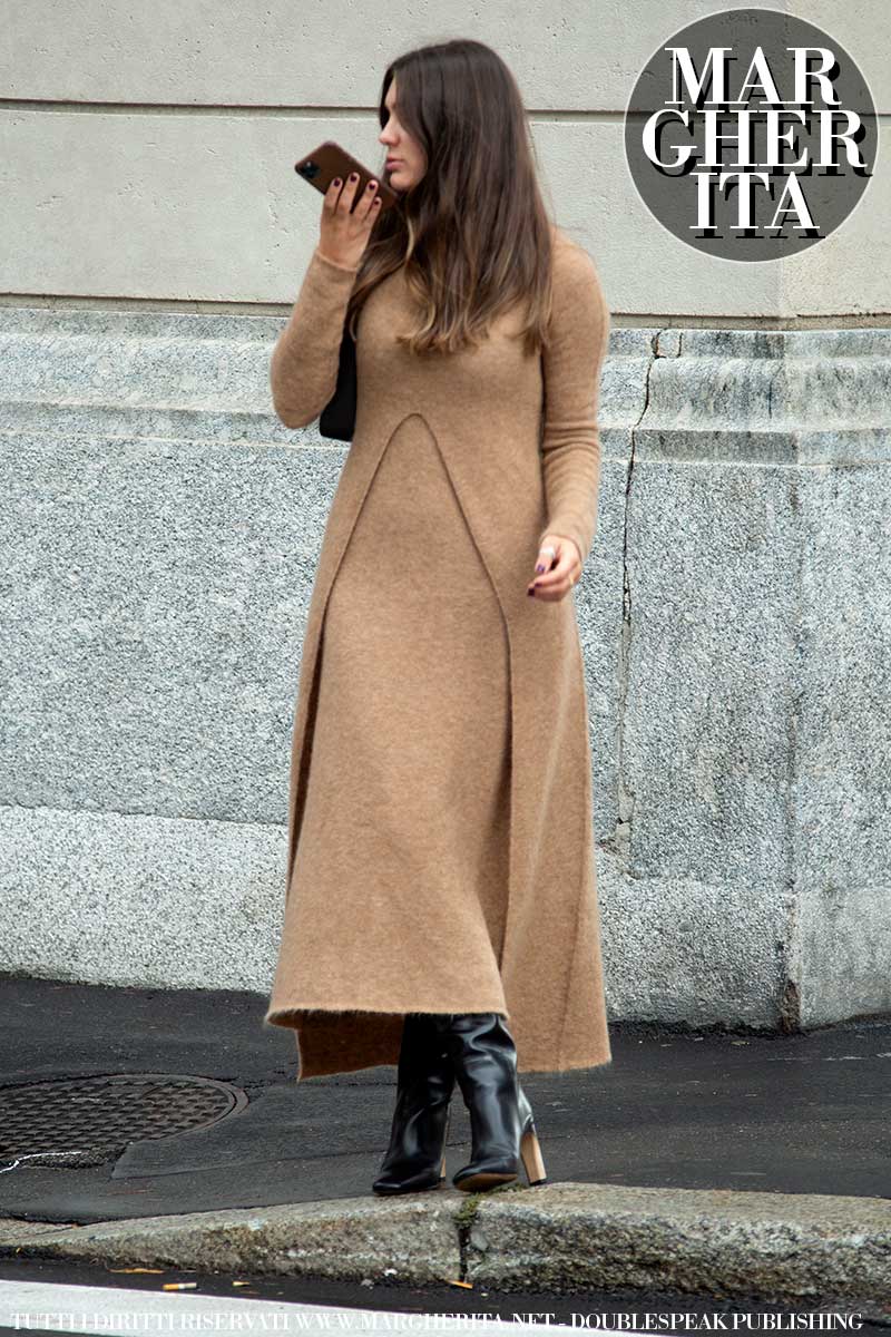 Tendenze moda primavera 2021. Trend alert: la moda ‘over’ è il trend, ma tornano le linee aderenti - Foto Charlotte Mesman