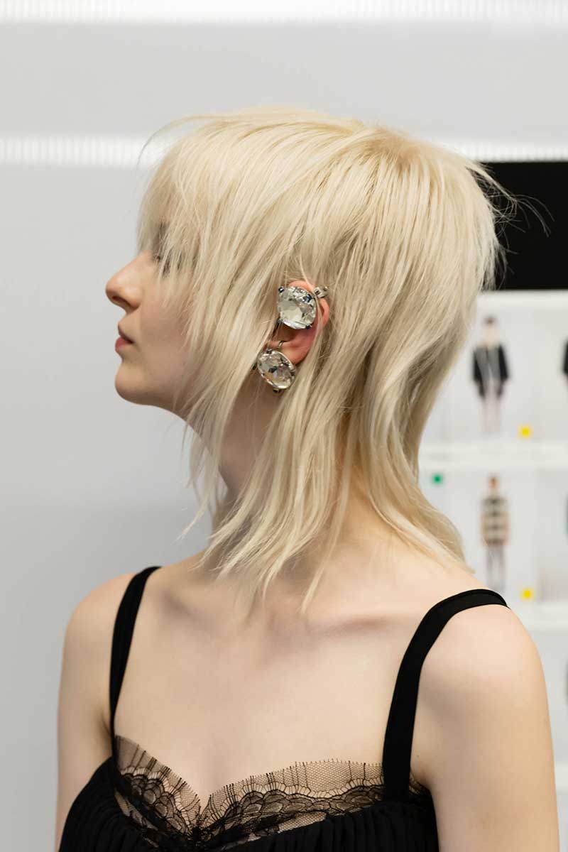 Tendenze capelli autunno inverno 2021 2022. Acconciature grunge