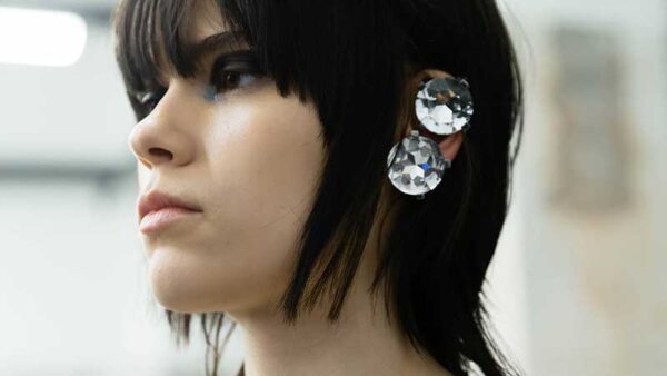 Tendenze capelli autunno inverno 2021 2022. Acconciature grunge
