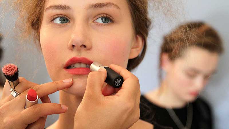 Tendenze trucco per la primavera estate 2021. I colori di tendenza
