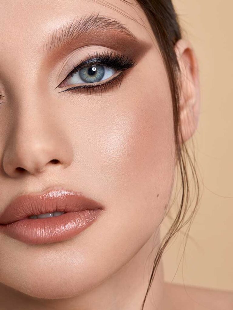 Tendenze trucco 2021. Truccarsi con i toni neutri. Make-up: Angelo Rauseo. Photo: courtesy of MAC