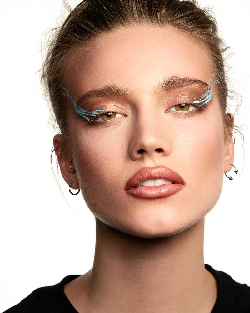 Tendenze trucco 2021. Truccarsi con i toni neutri. Make-up: Angelo Rauseo. Photo: courtesy of MAC