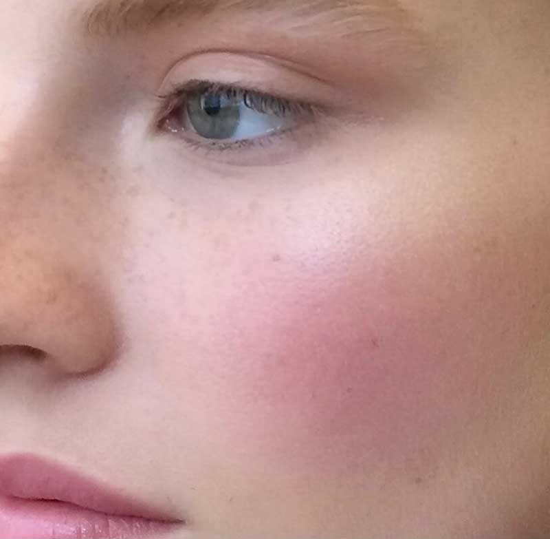 Tendenze trucco 2021. Truccarsi con i toni neutri. Make-up: Angelo Rauseo. Photo: courtesy of MAC