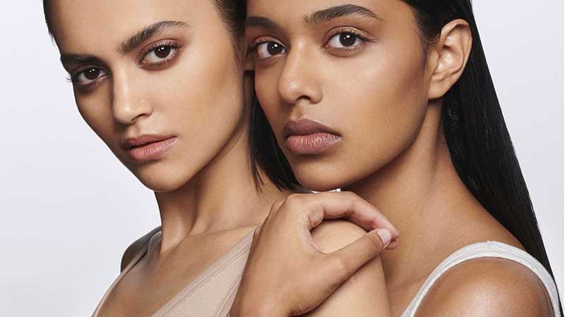 Tendenze trucco 2021. Truccarsi con i toni neutri. Make-up: Angelo Rauseo. Photo: courtesy of MAC