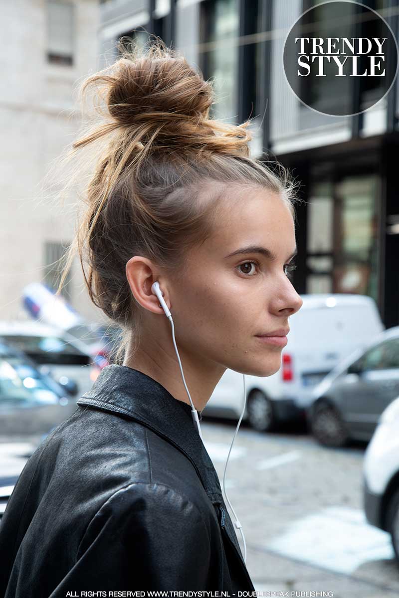 Tendenze acconciature 2021. Ecco come rendere (ancora più) stylish il tuo chignon alto