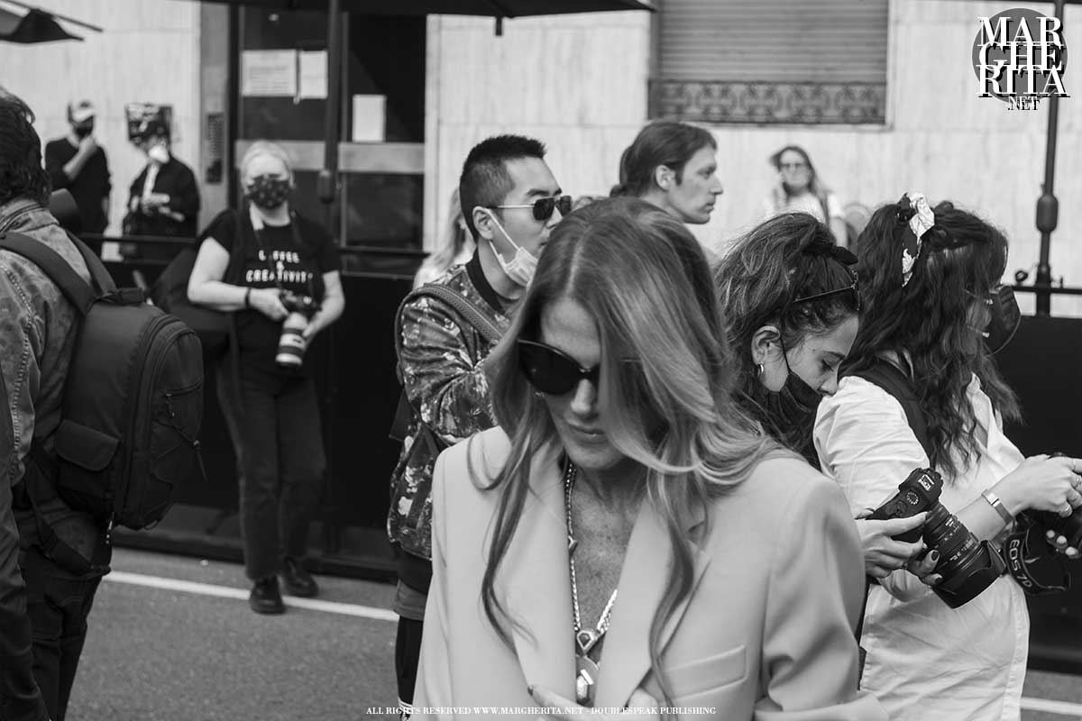 Terza giornata di sfilate alla Milano Fashion Week, lo street style - Photo ADVERSUS