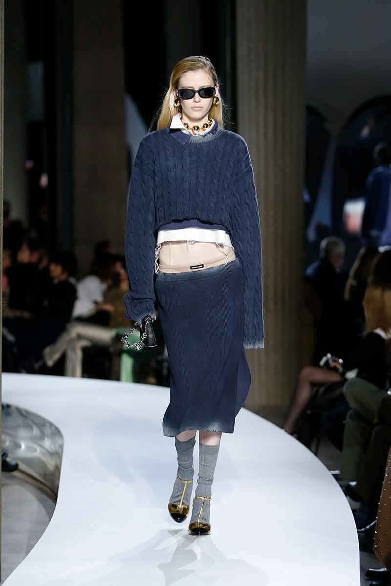 Tendenze moda 2022. Trend alert: torna la vita bassa! Magari fossimo già in estate! - Sfilata Miu Miu Estate 2022 - Photo Couresty of Miu Miu