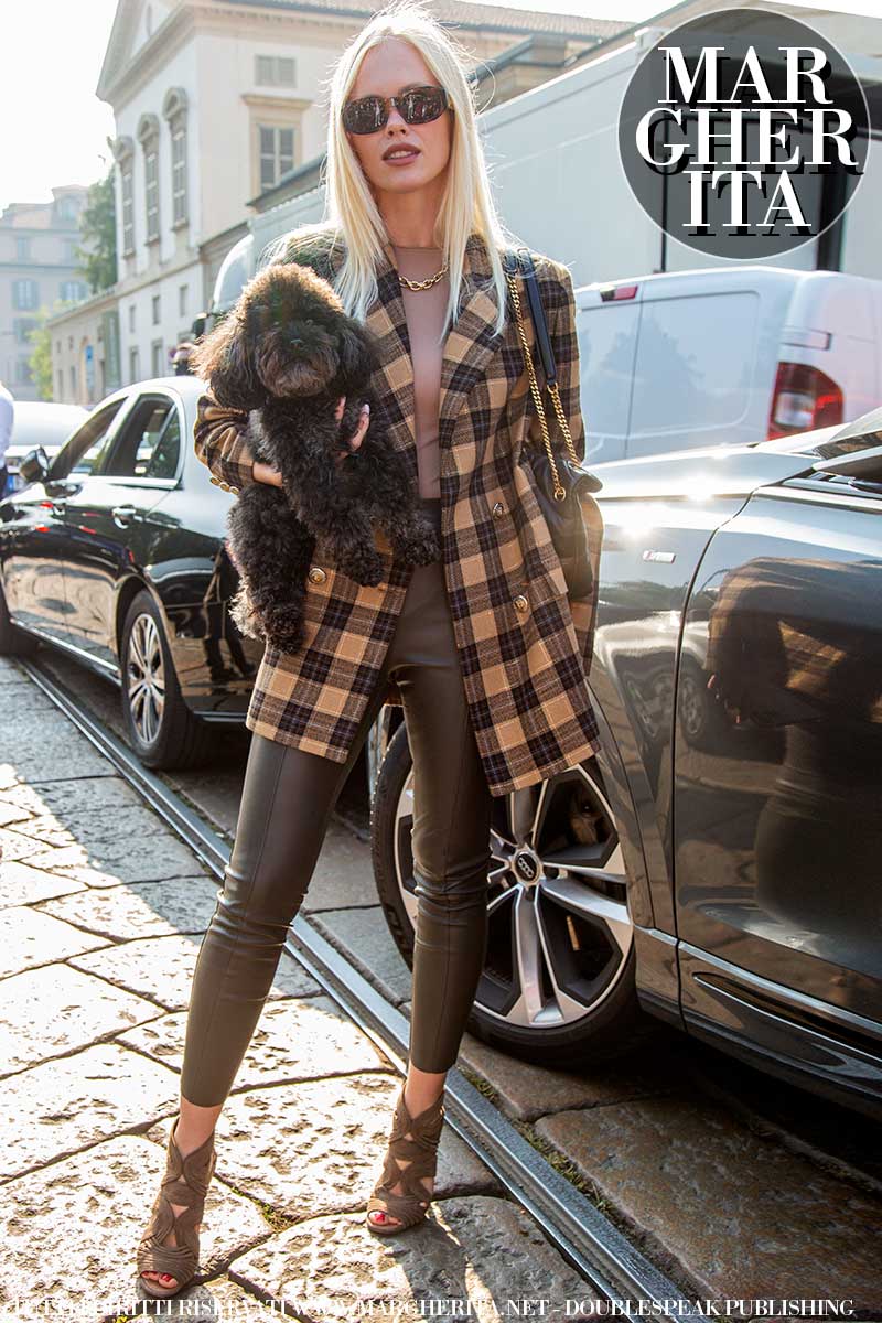 Tendenze moda inverno 2021 2022: la giacca oversize. Cosa è IN e cosa è OUT? Foto: Charlotte Mesman