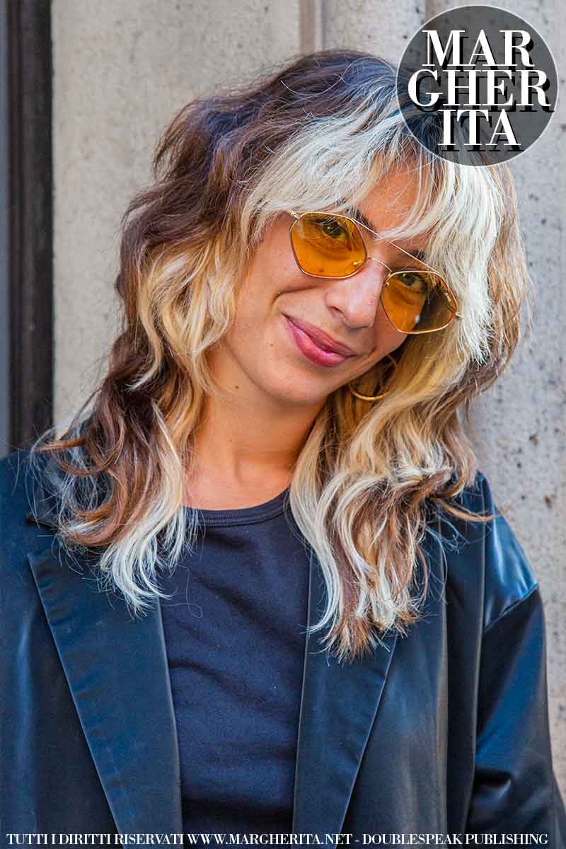 Nuovi trend capelli donna inverno 2021 2022. Il face framing, la tendenza anche per i capelli grigi - Foto Charlotte Mesman