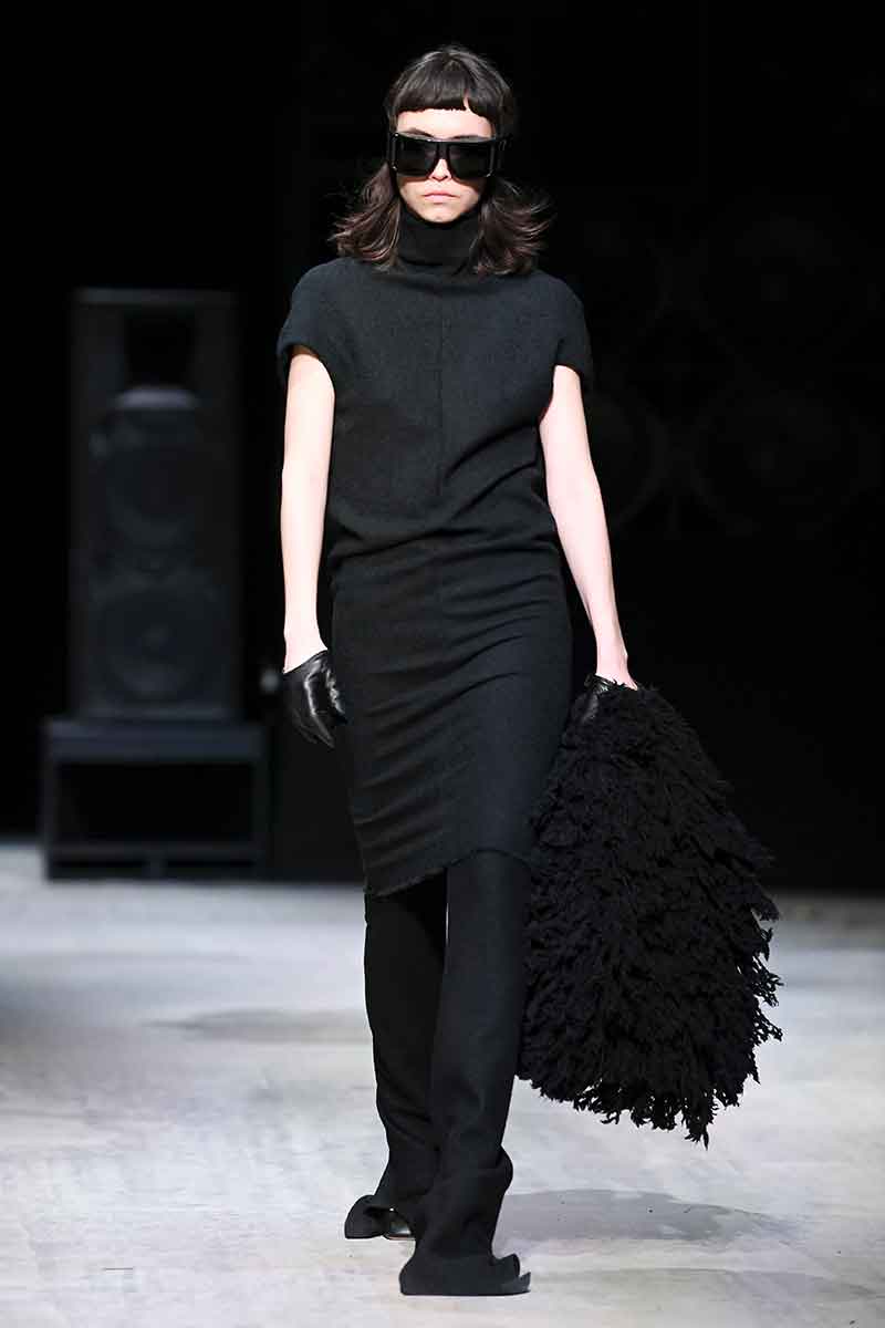 Tendenze moda autunno inverno 2021 2022. Colori di moda: il ritorno del nero. Photo: courtesy of Sportmax