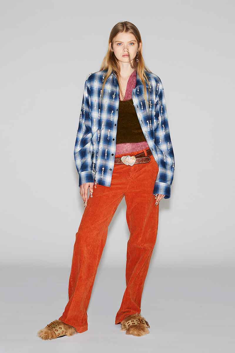 Tendenze moda donna 2022. Questi pantaloni di velluto sono il trend! - Foto Dsquared