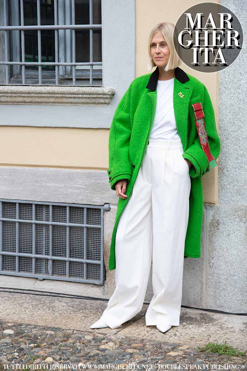 Tendenze moda donna street style 2022. Vestirsi di bianco