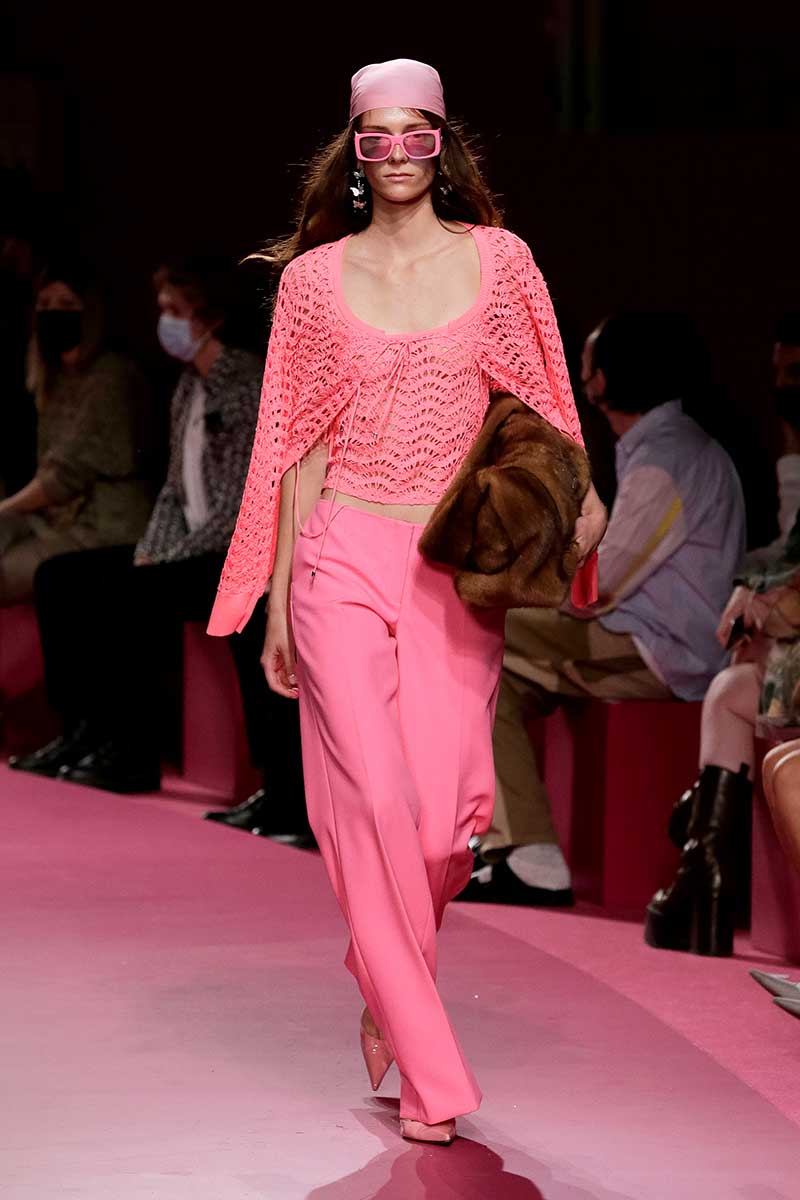 Tendenze moda primavera estate 2022. Il colore rosa