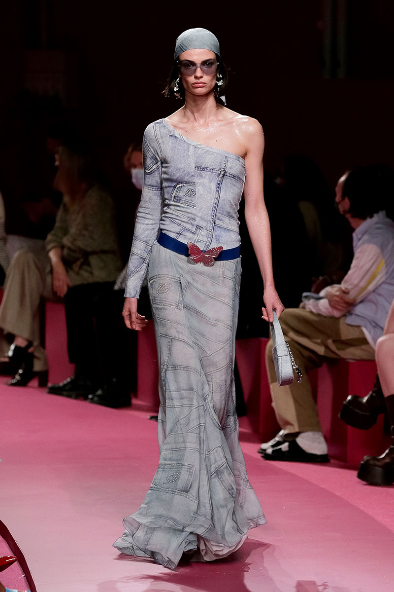 Gli abiti e le gonne di jeans che porteremo la prossima stagione. Ecco quali - Foto Philosophy by Blumarine