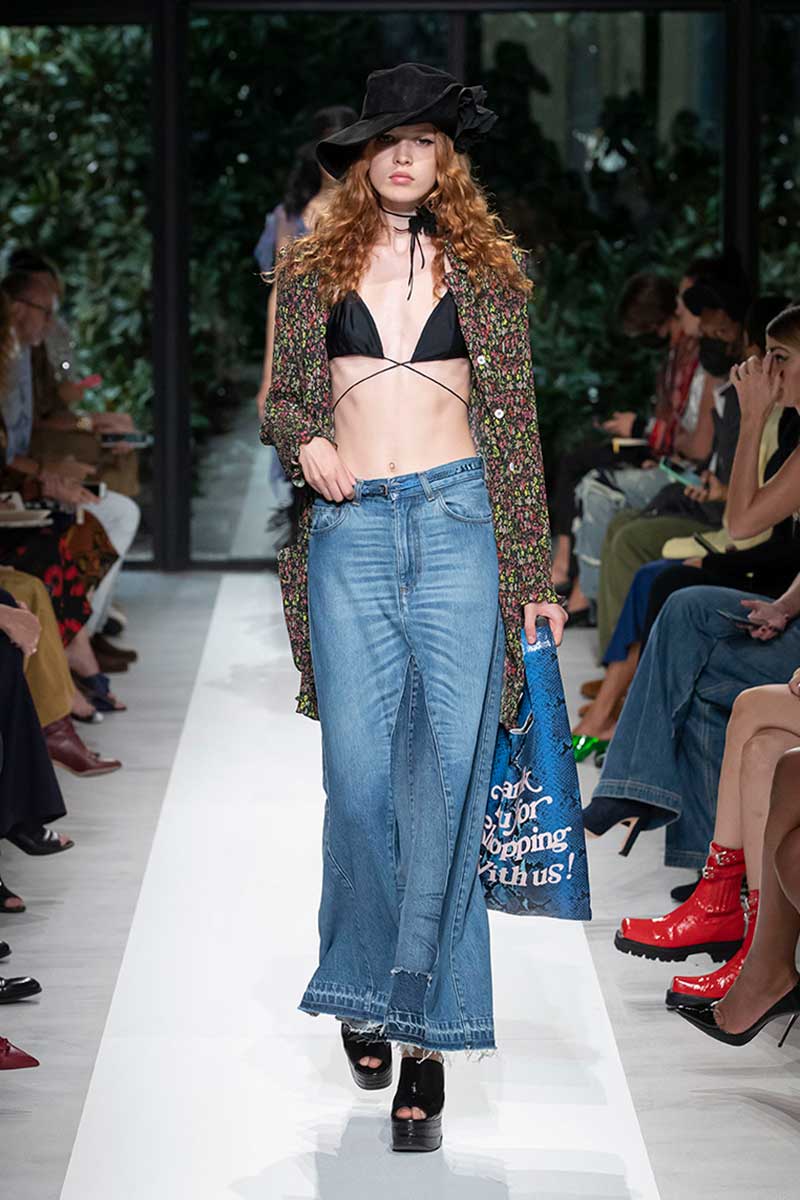 Gli abiti e le gonne di jeans che porteremo la prossima stagione. Ecco quali - Foto Philosophy by Lorenzo Serafini