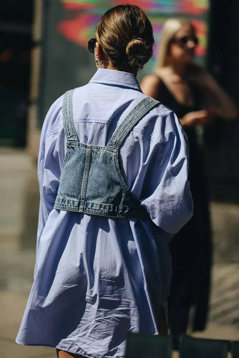 Chignon basso da Holzweiler. Photo courtesy of Copenhagen Fashion Week SS 2023