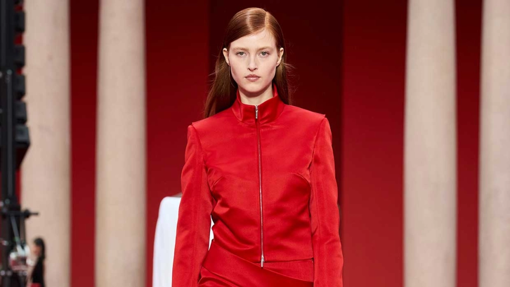 Il rosso è il colore di moda per il 2023 - Foto Salvatore Ferragamo PE2023