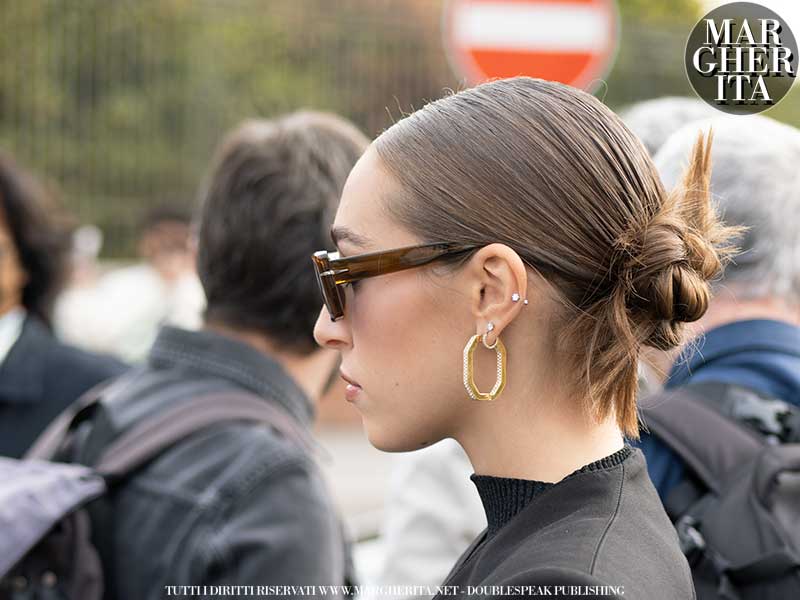 Quattro acconciature raccolte per farsi notare. Trend capelli donna 2023 - Foto Charlotte Mesman