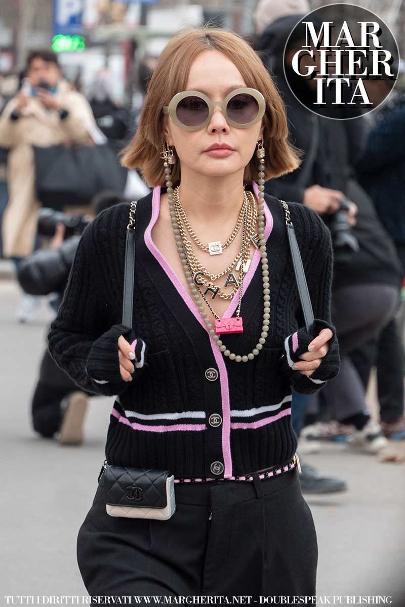 I migliori street style looks alla sfilata di Chanel per l’inverno 2023 - Photo Charlotte Mesman