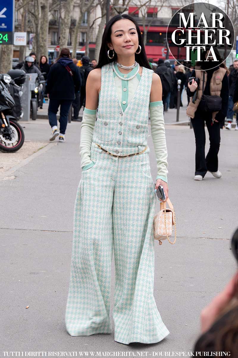 I migliori street style looks alla sfilata di Chanel per l’inverno 2023 - Photo Charlotte Mesman