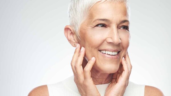 La cura della pelle per donne oltre i 50 anni: consigli e informazioni utili