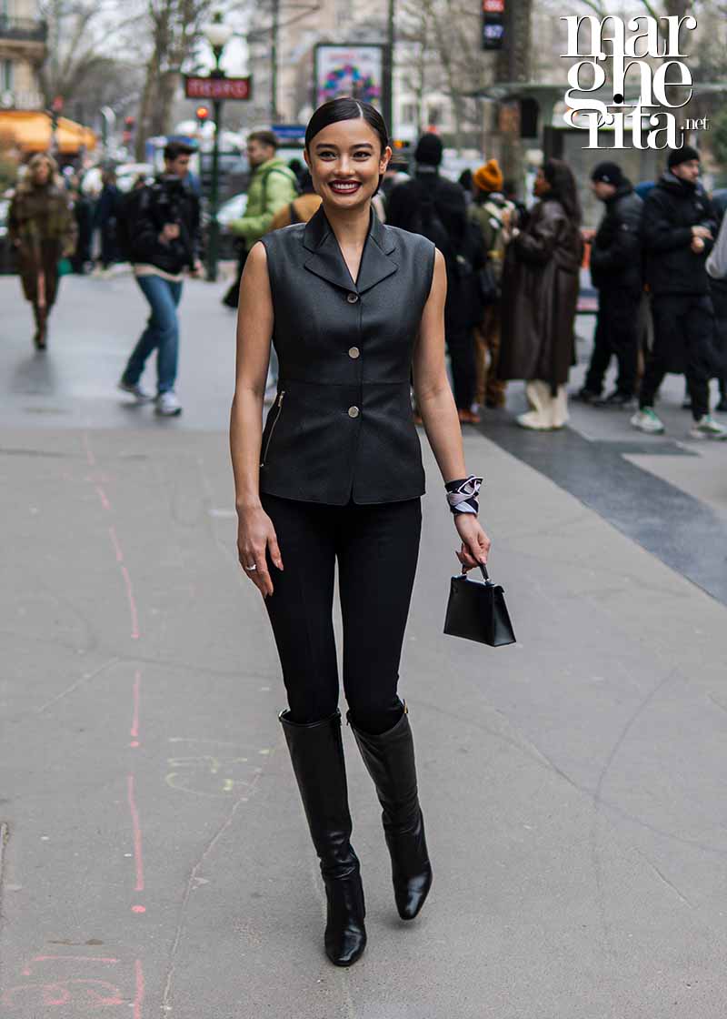 Total black street style tendenze moda primavera 2023 - Photo ADVERSUS