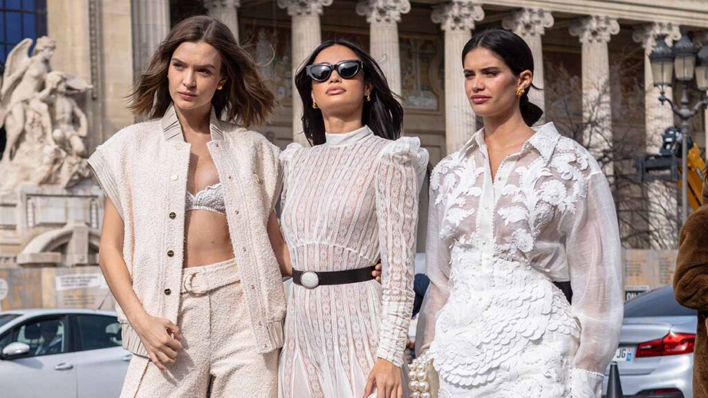 Tendenze moda primavera 2023: bianco! - Foto ADVERSUS