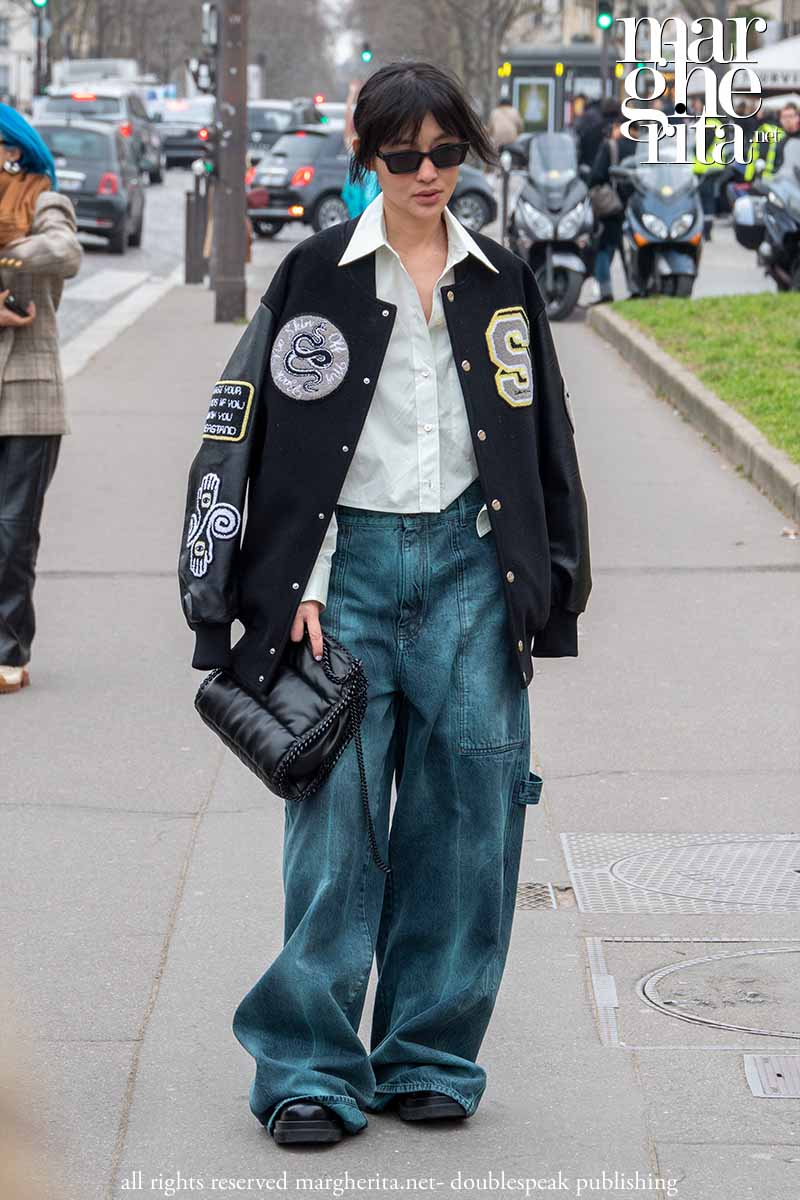 Tendenza moda oversize primavera 2023 - Foto Charlotte Mesman