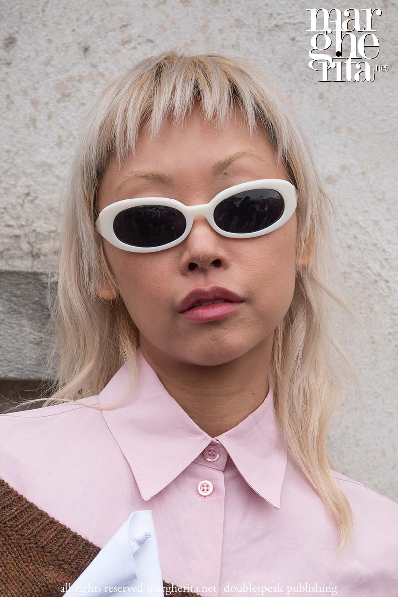 Occhiali da sole neri, i preferiti dalle influencer street style per l'estate 2023 - Foto Charlotte Mesman