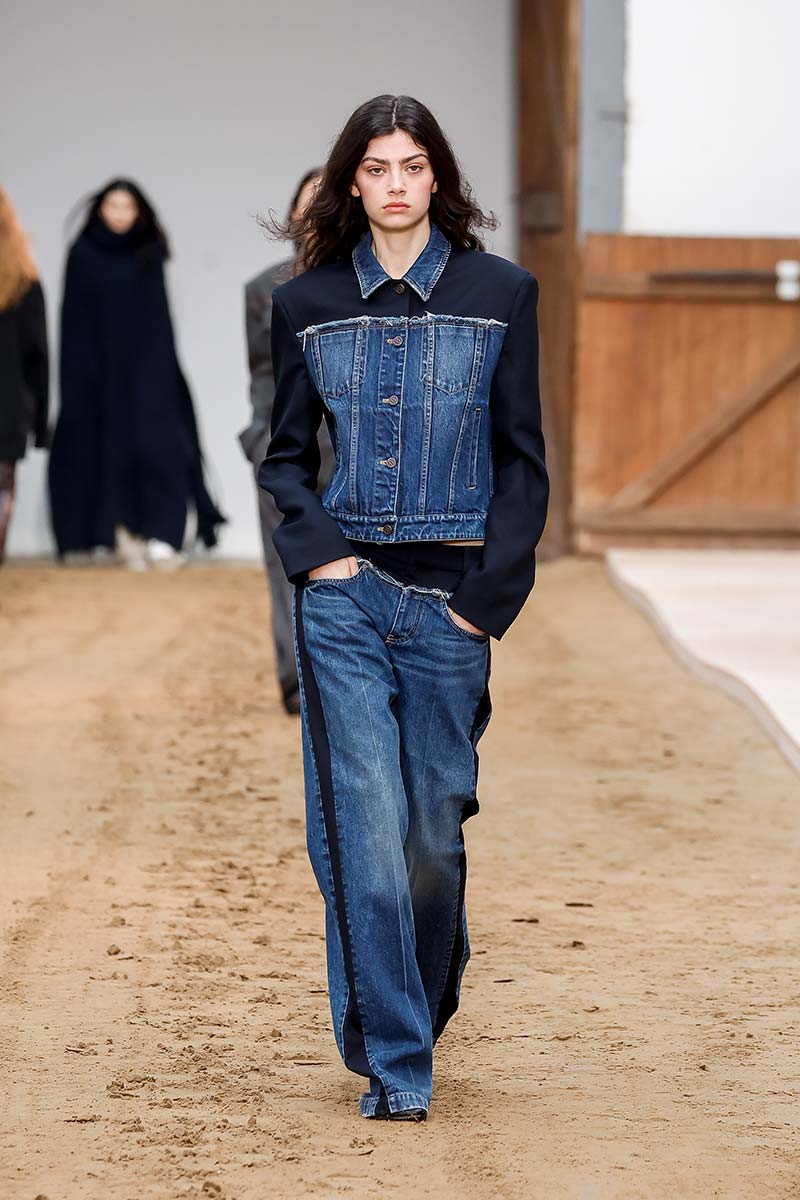 Ecco le nuove tendenze jeans autunno 2023. Photo courtesy of Stella McCartney