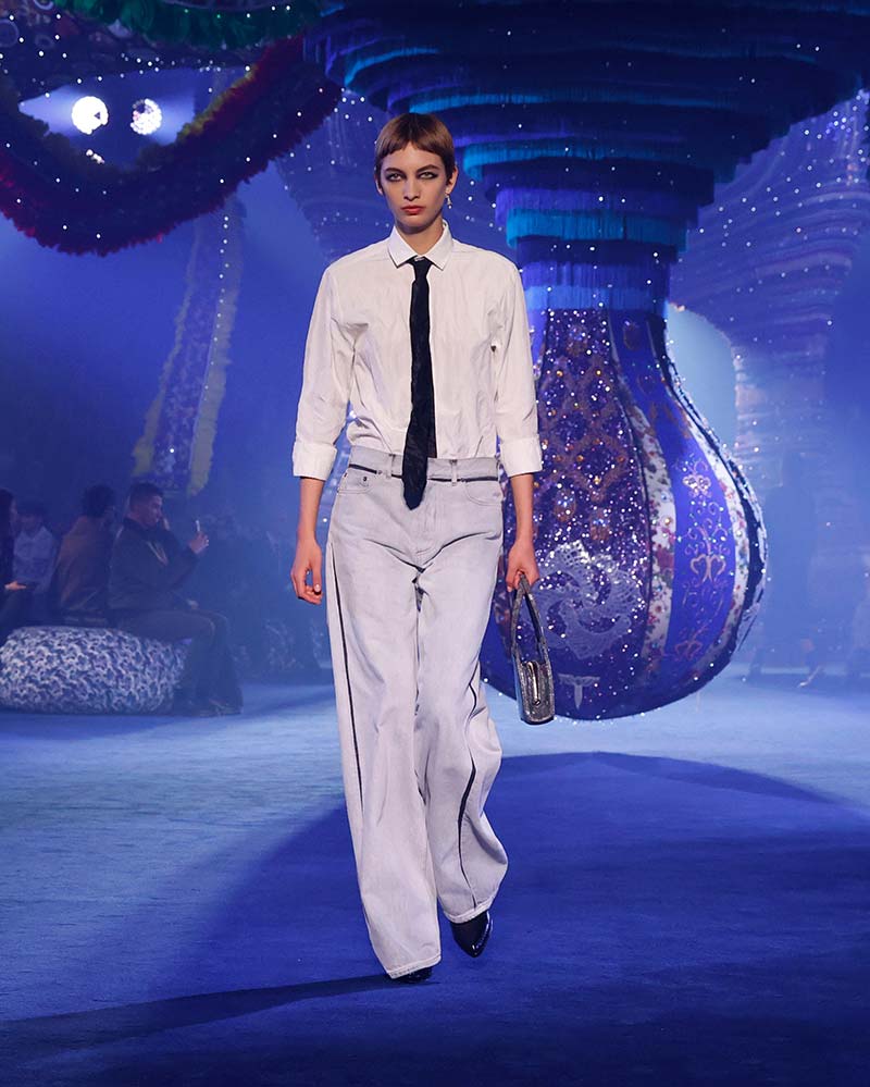 Ecco le nuove tendenze jeans autunno 2023. Photo courtesy of Dior