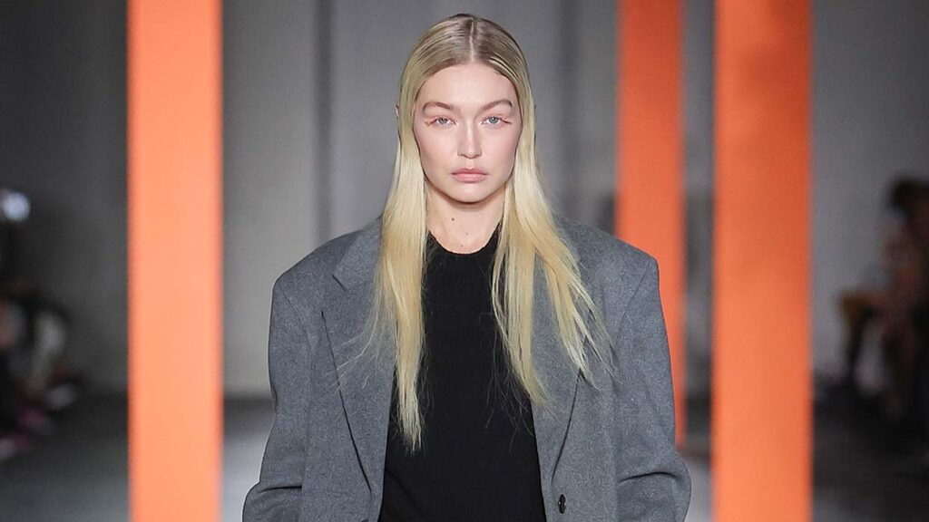 Le nuove tendenze capelli donna per l'inverno 2023 2024 - Photo courtesy of Prada