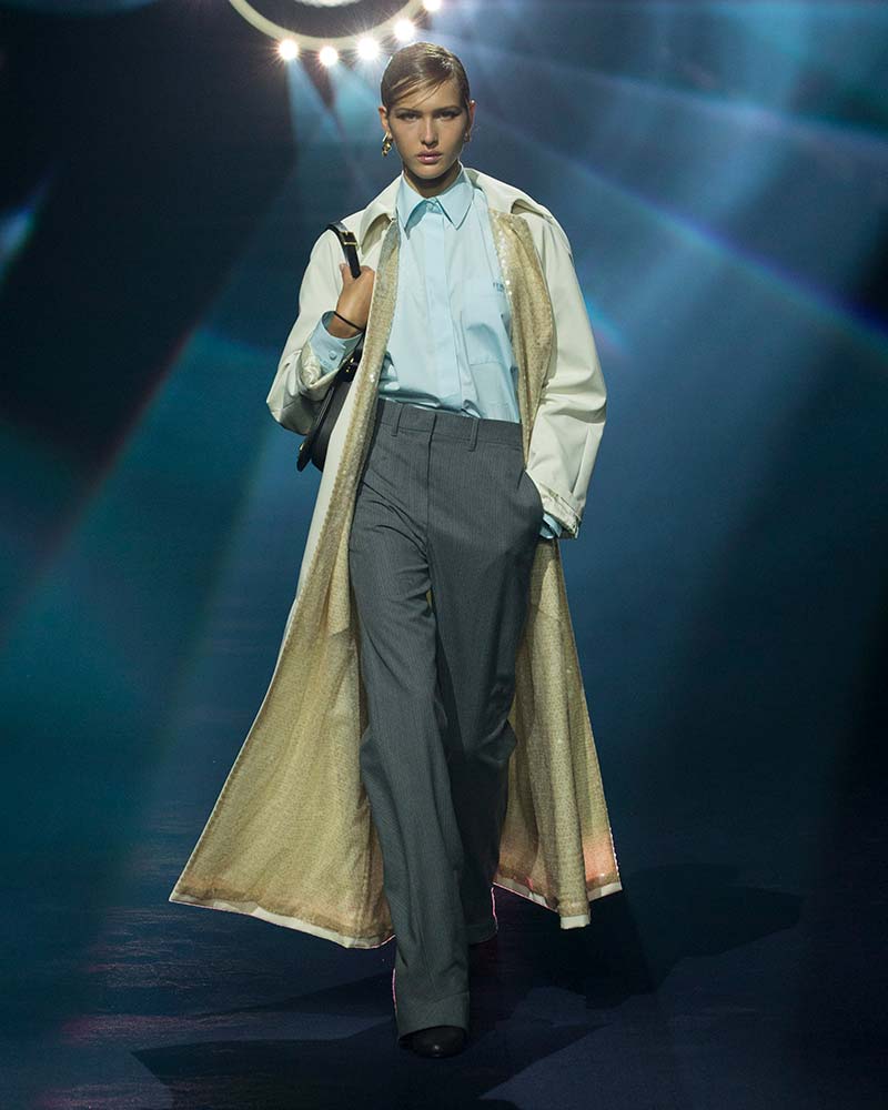 4 tendenze moda pantaloni per l'inverno 2023/ La moda donna inverno 2023 2024 - Photo courtesy of Fendi