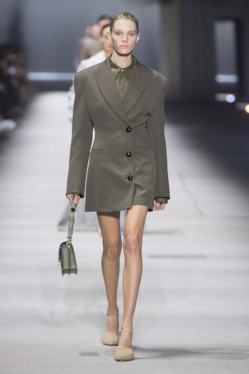 Le tendenze moda donna per l'autunno inverno 2023 2024 (secondo Tod's) - Photo courtesy of Tod's