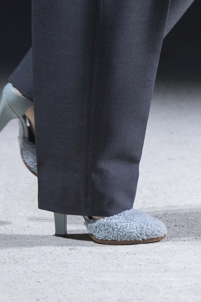 La più originale tendenza scarpe per l'inverno 2023: le scarpe fluffy - Photo courtesy of Tod’s