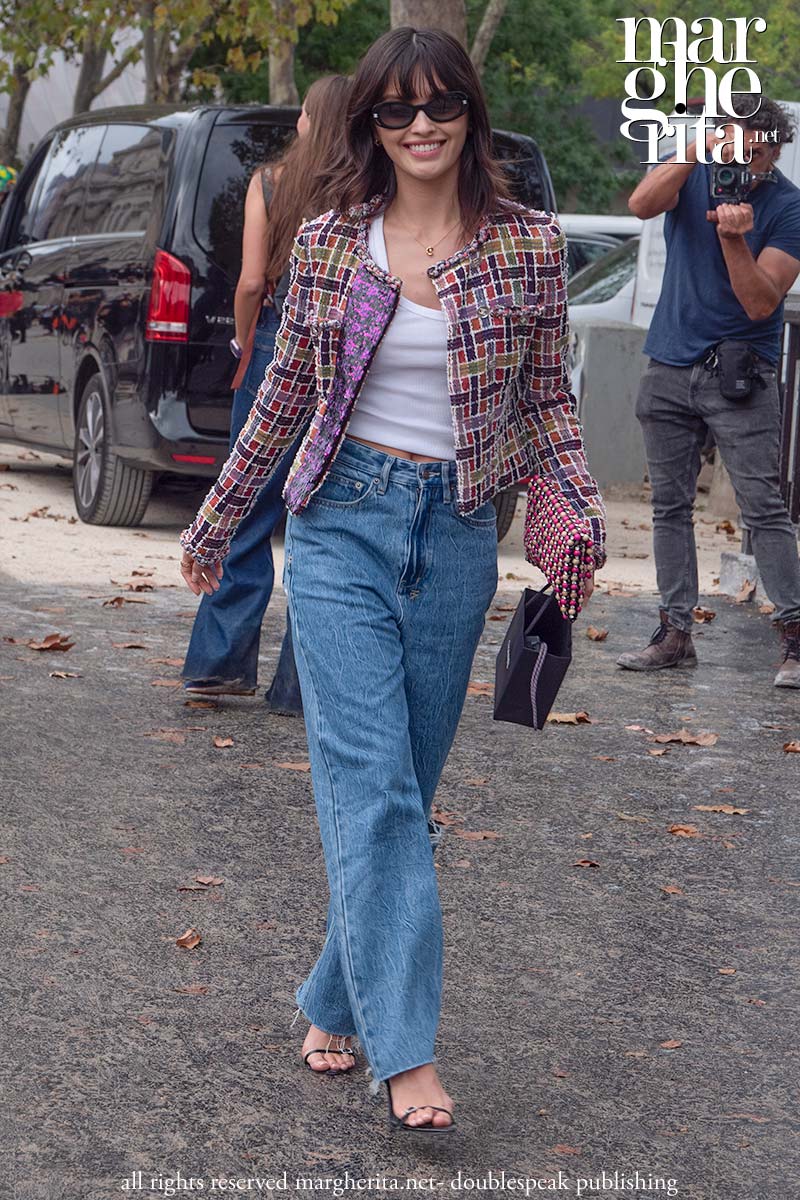 Tendenze denim e jeans autunno 2023. Lo street style da Chanel - Foto Charlotte Mesman