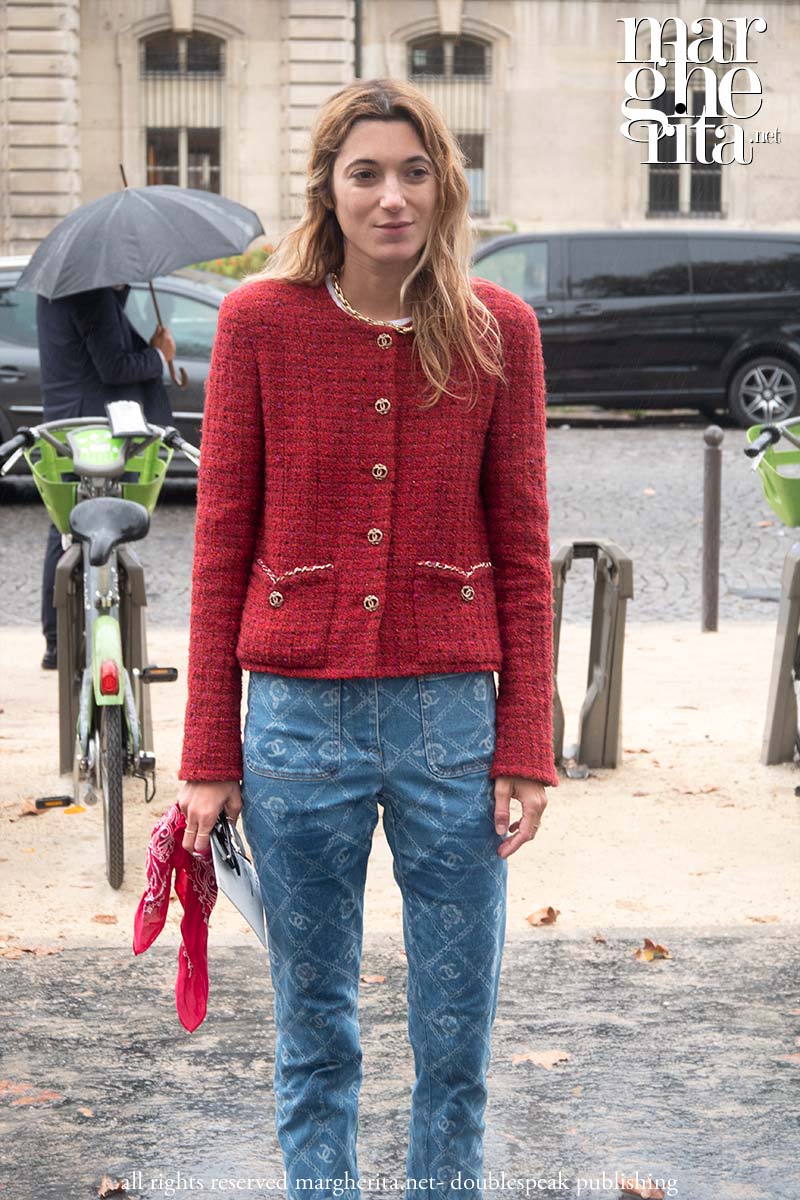 Tendenze denim e jeans autunno 2023. Lo street style da Chanel - Foto Charlotte Mesman