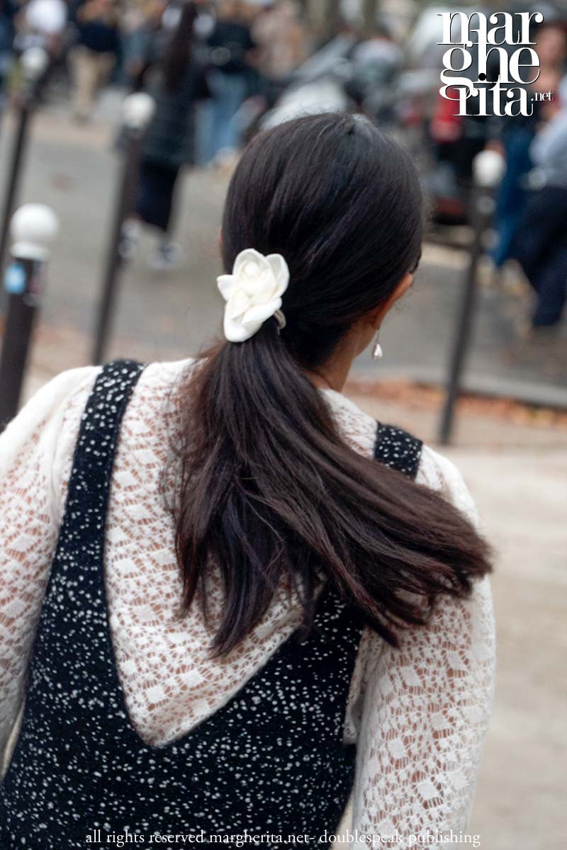 3 idee capelli direttamente dallo street style alla sfilata di Chanel. Da copiare subito! - Photo Charlotte Mesman