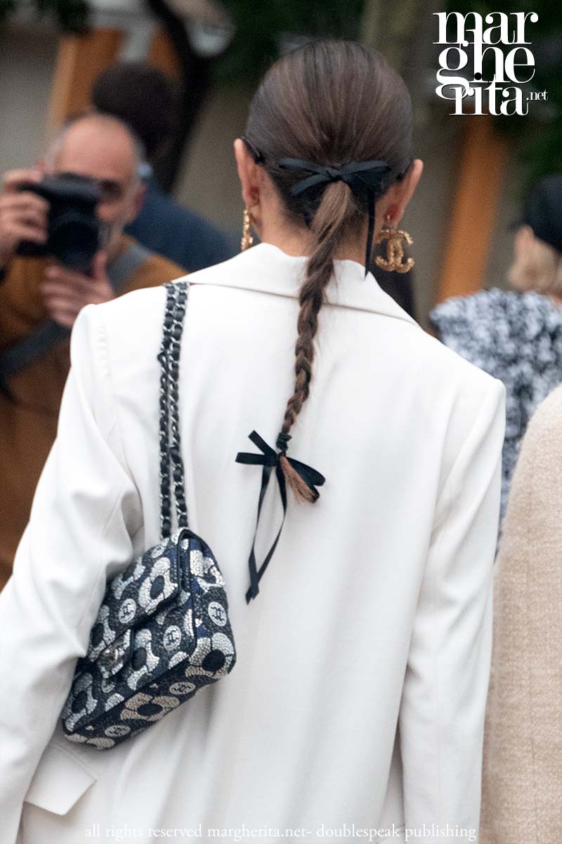 3 idee capelli direttamente dallo street style alla sfilata di Chanel. Da copiare subito! - Photo Charlotte Mesman