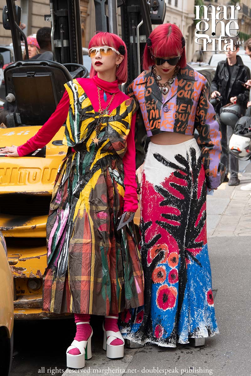 Marni street style alla Paris Fashion Week estate 2024 - Foto Charlotte Mesman