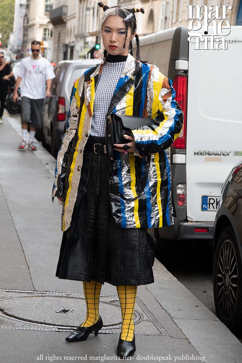 Marni street style alla Paris Fashion Week estate 2024 - Foto Charlotte Mesman