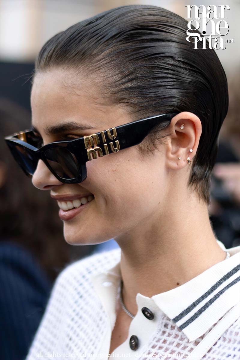 Il nuovo taglio di capelli di Taylor Hill è un... bixie cut! - Photo ADVERSUS