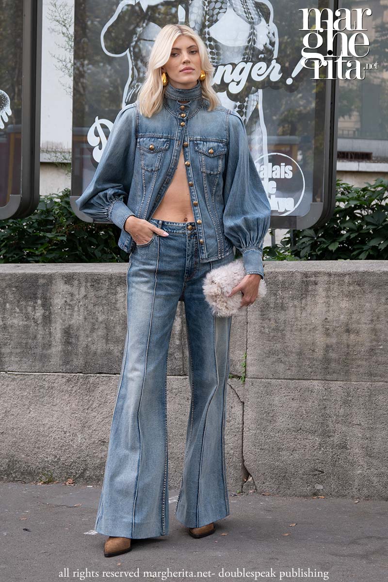 Moda streetstyle: le tendenze denim per l'autunno inverno 2023 2024 - Foto Charlotte Mesman