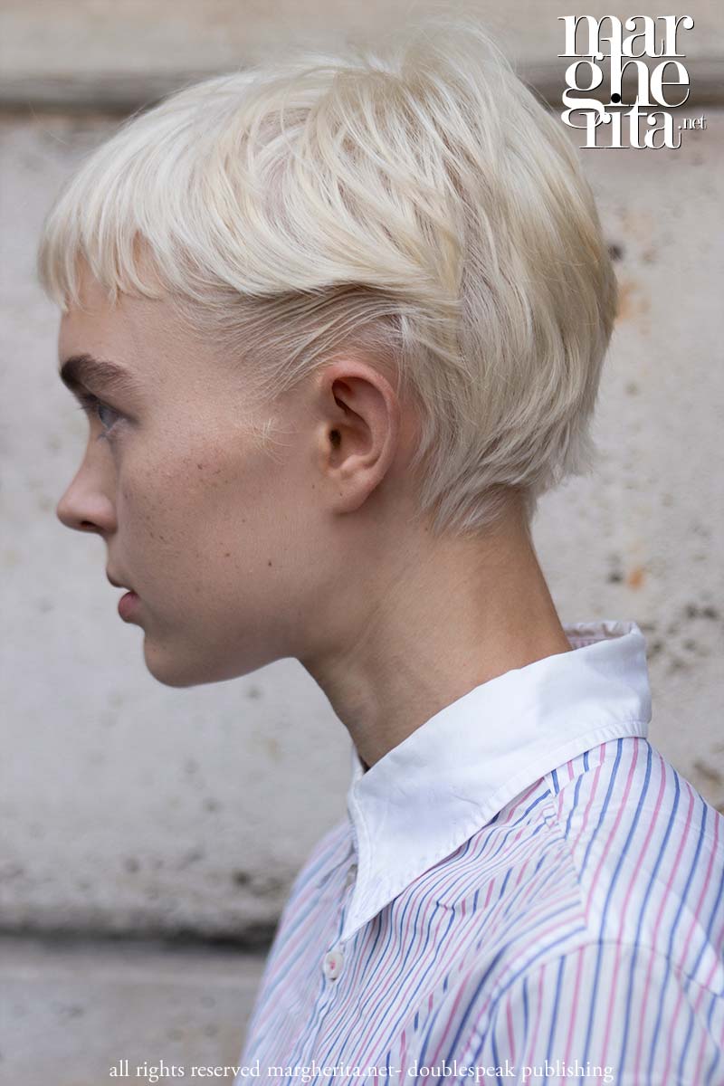 Tendenze capelli 2024. Con questo taglio corto sei in linea con i trend - Foto Charlotte Mesman