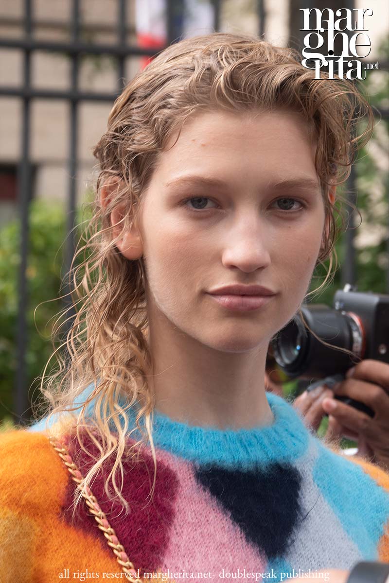 Le tendenze capelli donna per il 2024? Boyish e trendy! - Foto Charlotte Mesman