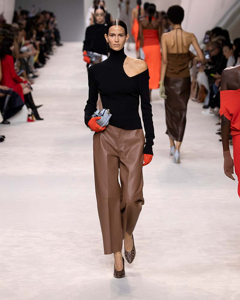 Le principali (e più recenti!) tendenze pantaloni donna per il 2024 - Photo courtesy of Fendi SS 2024