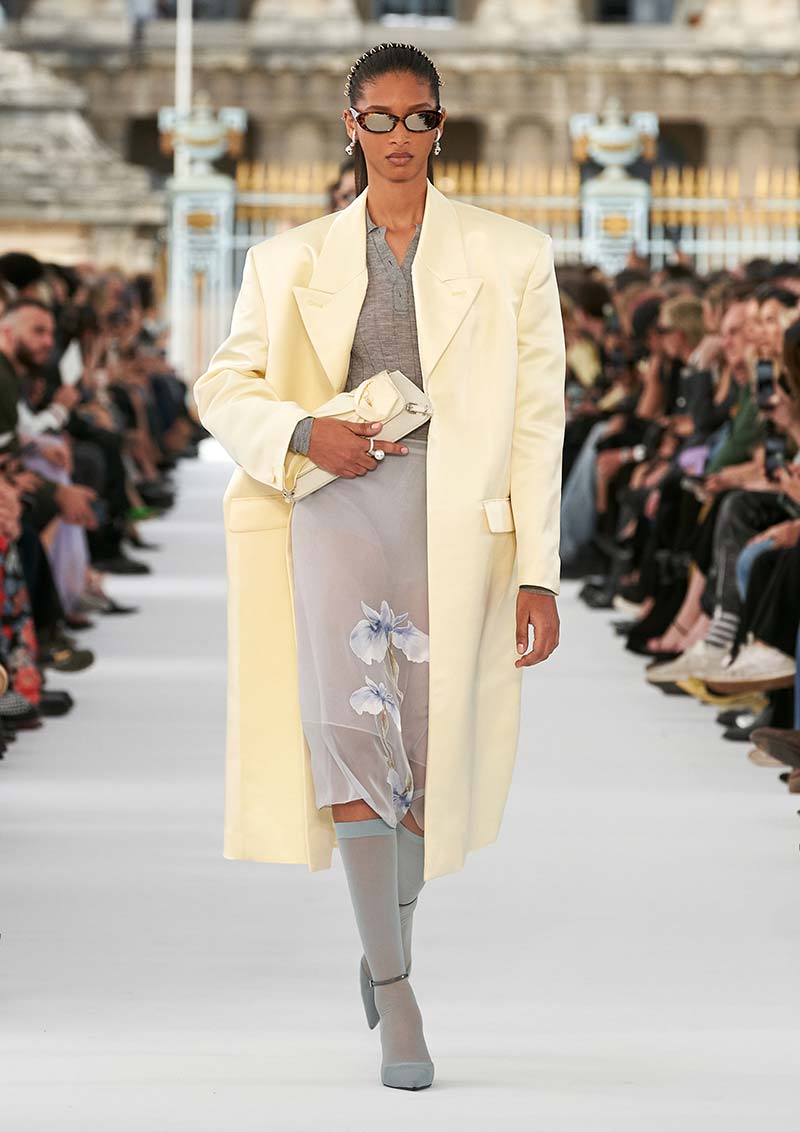 Tendenze moda 2024. Gonne trasparenti. Photo courtesy of Givenchy