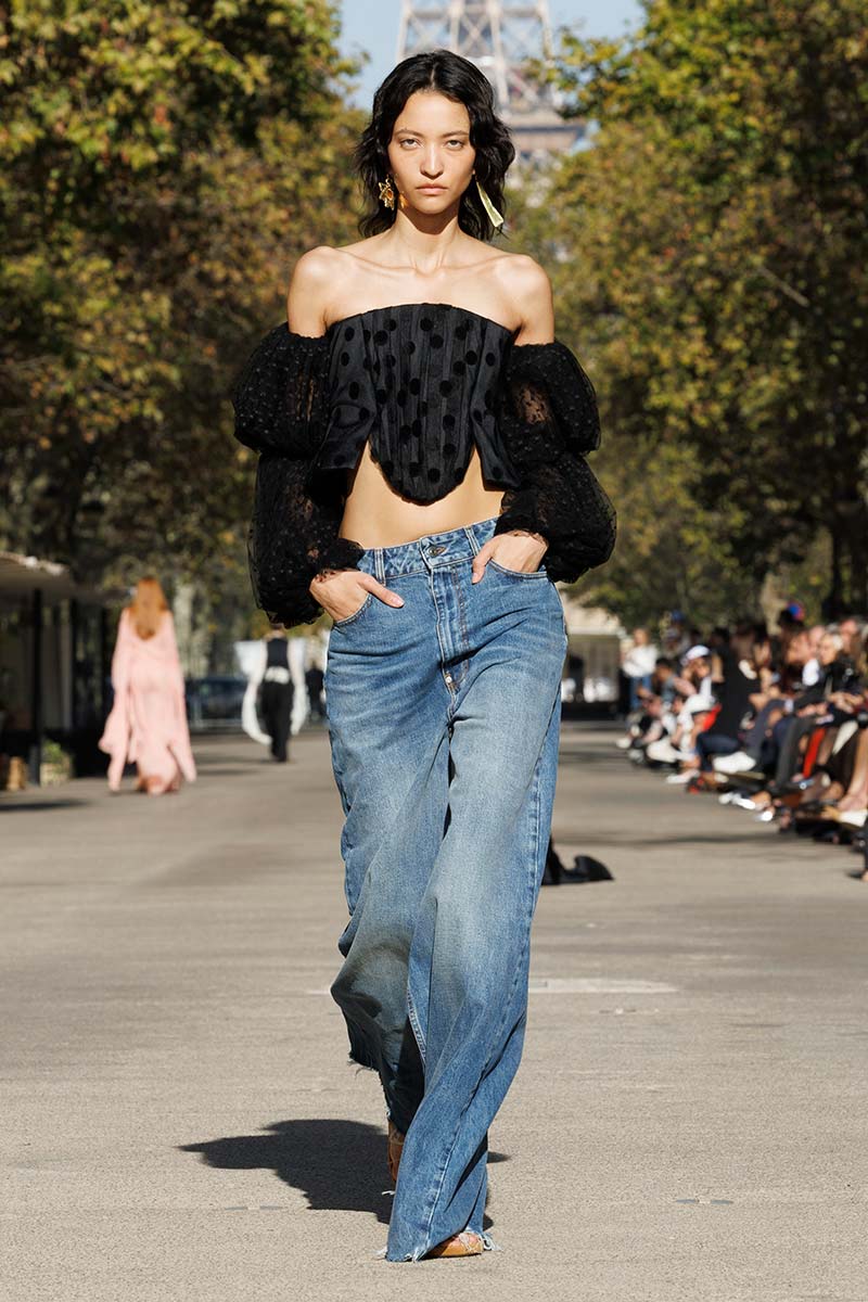 Le principali tendenze moda jeans e denim per il 2024 - Photo courtesy of Stella McCartney